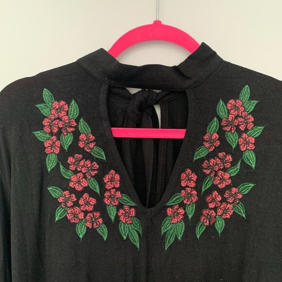 NEW Avenue black bell sleeve floral embroidered knee length casual holiday dress - Picture 2 of 11